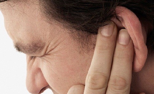 Nắm được các triệu chứng để biết cách chữa  bệnh viêm sụn vành tai