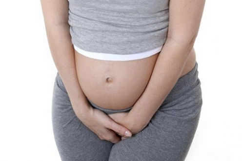 Ra khí hư màu vàng khi mang thai có thể là dấu hiệu của nhiều bệnh phụ khoa nguy hiểm
