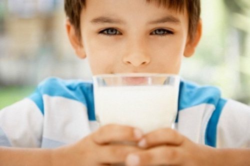 Vì sao trẻ bị đau bụng sau khi uống sữa là thắc mắc chung được nhiều cha mẹ đặt ra