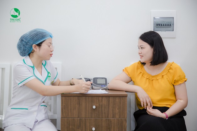 Bạn cần đi khám sớm để được bác sĩ tìm nguyên nhân và có chỉ định điều trị thích hợp