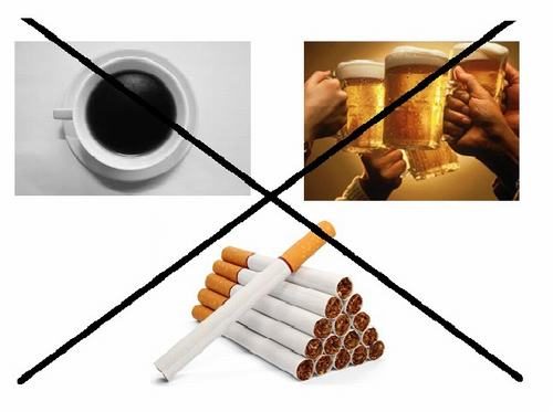 Sau phẫu thuật trĩ người bệnh cần kiêng thuốc lá, rượu bia, cà phê