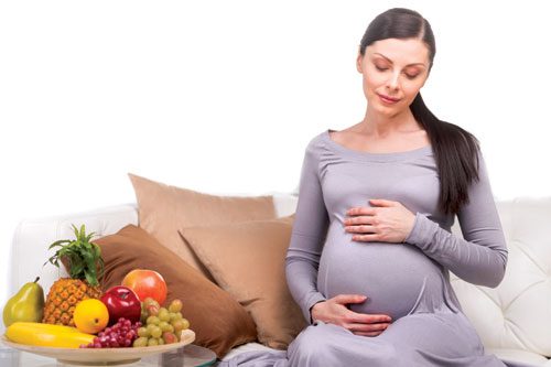 Áp dụng chế độ ăn uống và nghỉ ngơi khoa học sẽ giúp cải thiện tình trạng đau dạ dày khi mang thai