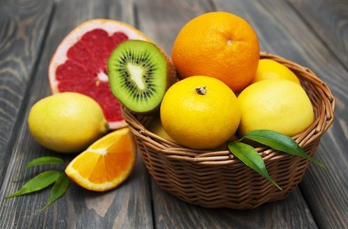 Người bệnh sau mổ ruột thừa nên ăn những trái cây tươi, ngon như cam, bưởi, nho...