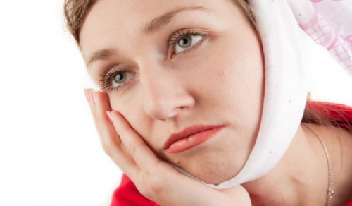 Ngoài việc gây đau nhức và những biến chứng như viêm tủy, viêm quanh chân răng, sâu răng còn làm hơi thở hôi, có mùi, gây cản trở quá trình giao tiếp