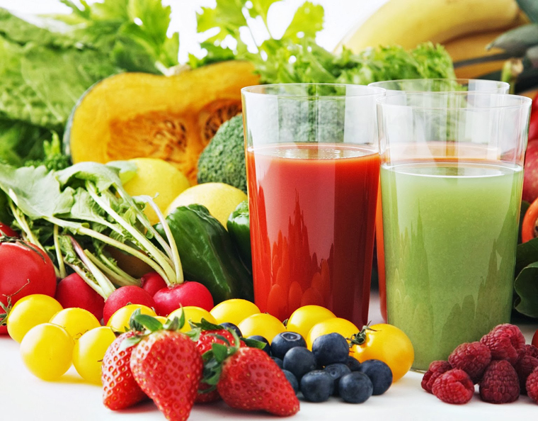 Người bị quai bị cần bổ sung rau xanh và nước ép hoa quả giàu dinh dưỡng
