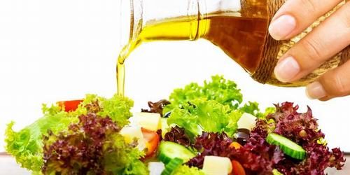 Có thể dùng dầu oliu trong chế biến thực phẩm ăn uống hàng ngày sẽ giúp giảm các triệu chứng đau dạ dày