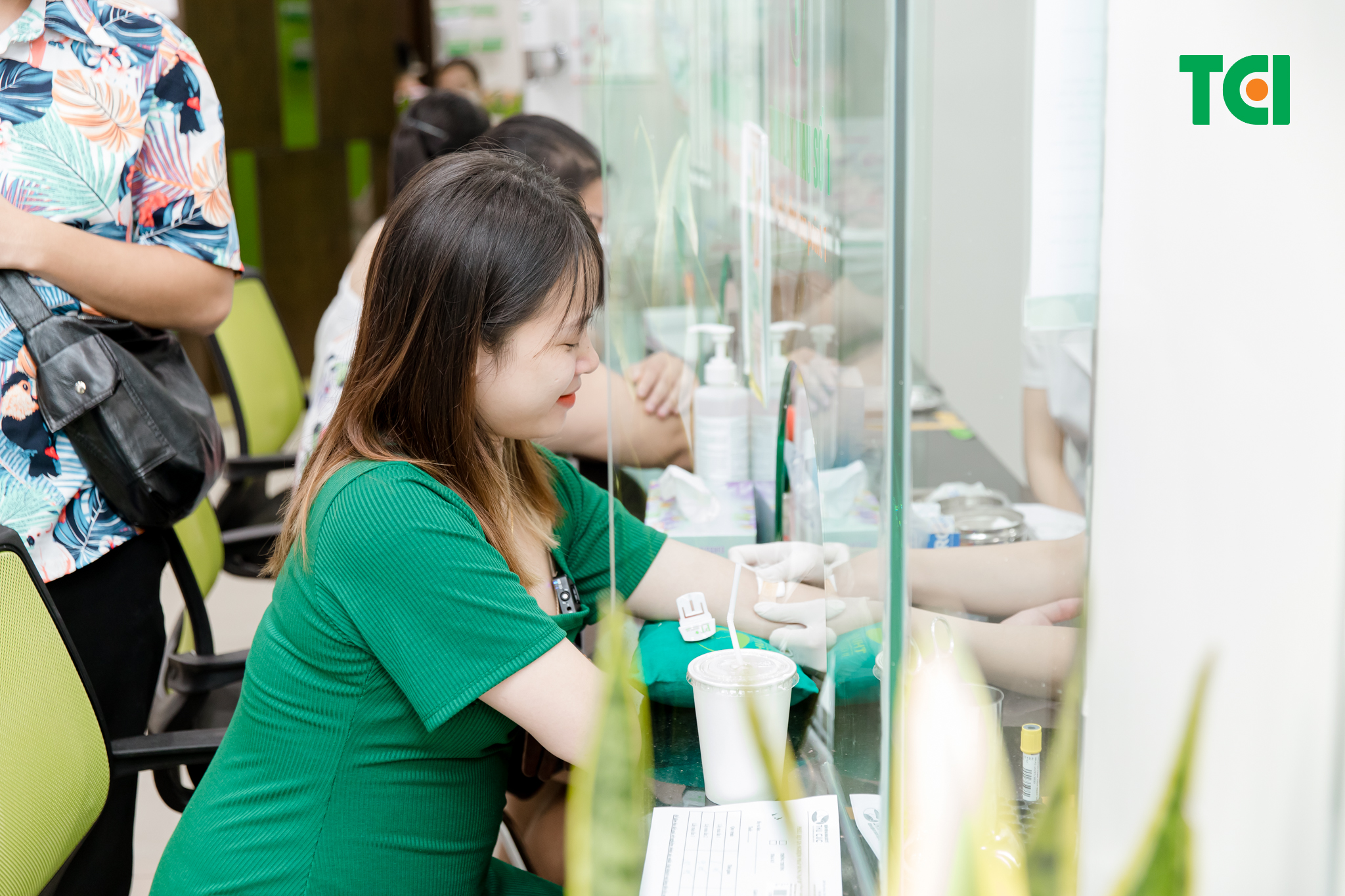 Như vậy, khi có các dấu hiệu có thai, bạn nữ ngoài thử que hãy đến cơ sở y tế thực hiện xét nghiệm để cho kết quả sớm và chính xác hơn.