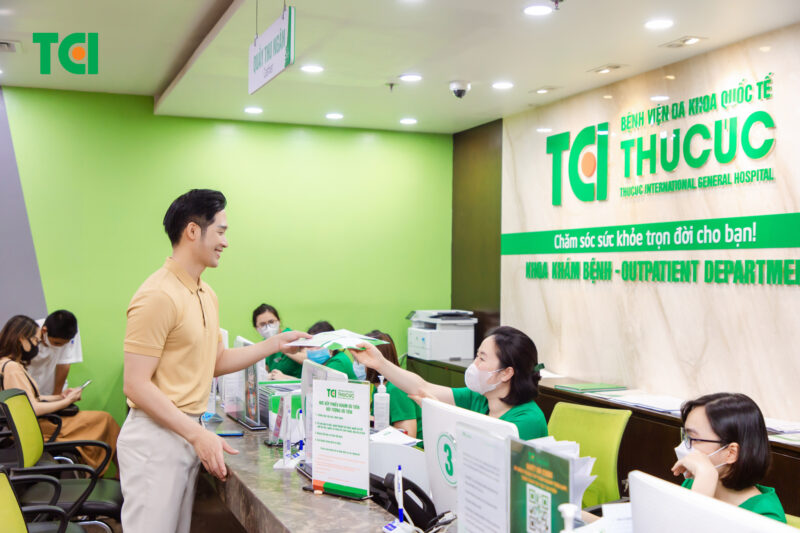 Nên làm gì khi gặp triệu chứng đi tiểu ra máu