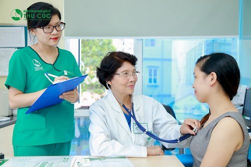 Khi có dấu hiệu bất thường về sức khỏe, người bệnh cần đi khám để được tư vấn điều trị sớm