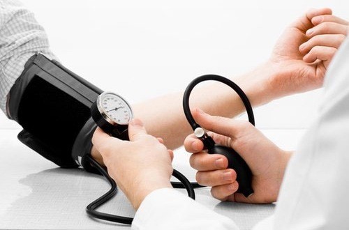 Người bệnh cao huyết áp cần theo dõi thường xuyên để phòng ngừa nguy cơ biến chứng nguy hiểm