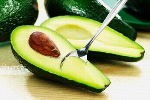 Bơ là loại trái cây dễ tiêu hóa và giúp làm giảm tình trạng nóng dạ dày một cách tự nhiên.