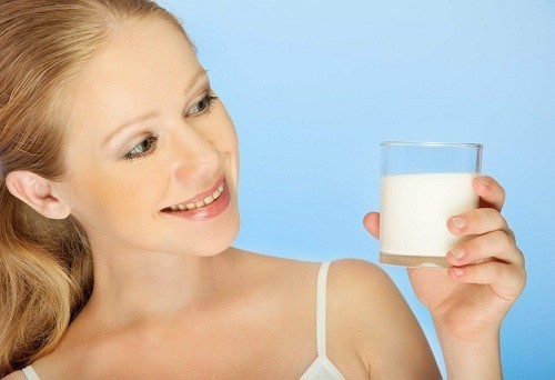 Uống sữa đậu nành khi bị u nang buồng trứng sẽ rất tốt cho sức khỏe chị em.