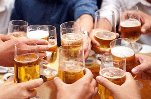Rượu và đồ uống có ga khiến gan phải làm việc nhiều hơn.