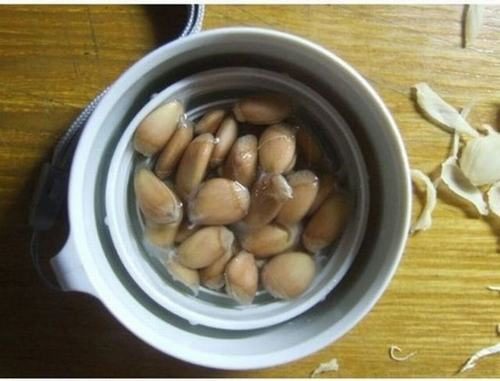Nhiều người sử dụng hạt bưởi để cải thiện tình trạng đau dạ dày