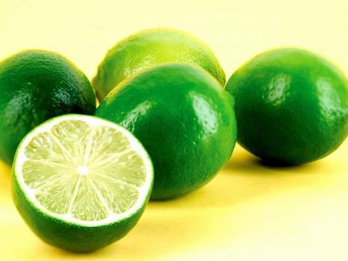 Axit trong chanh có thể giúp kháng khuẩn, chống viêm và kháng virus hiệu quả. 