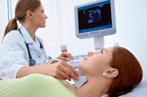 Thăm khám để chẩn đoán chính xác tình trạng bướu cổ và điều trị bệnh hiệu quả