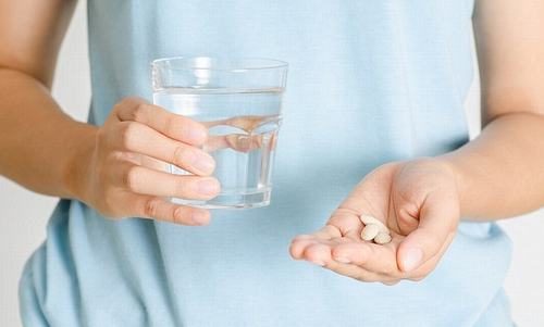 Người bệnh cần tuân thủ theo đúng thuốc điều trị viêm dạ dày mạn tính theo chỉ định của bác sĩ