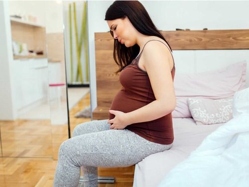 Sinh non là một trong những nguyên nhân gây đau bụng dưới lâm râm.