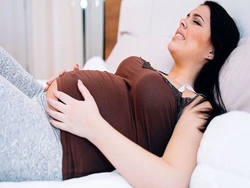 Cơn đau bụng lâm râm khi mang thai tháng cuối chị em không thể chủ quan.