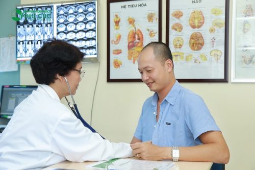 Người bệnh cần đi khám để bác sĩ tư vấn phương pháp chữa trị phù hợp