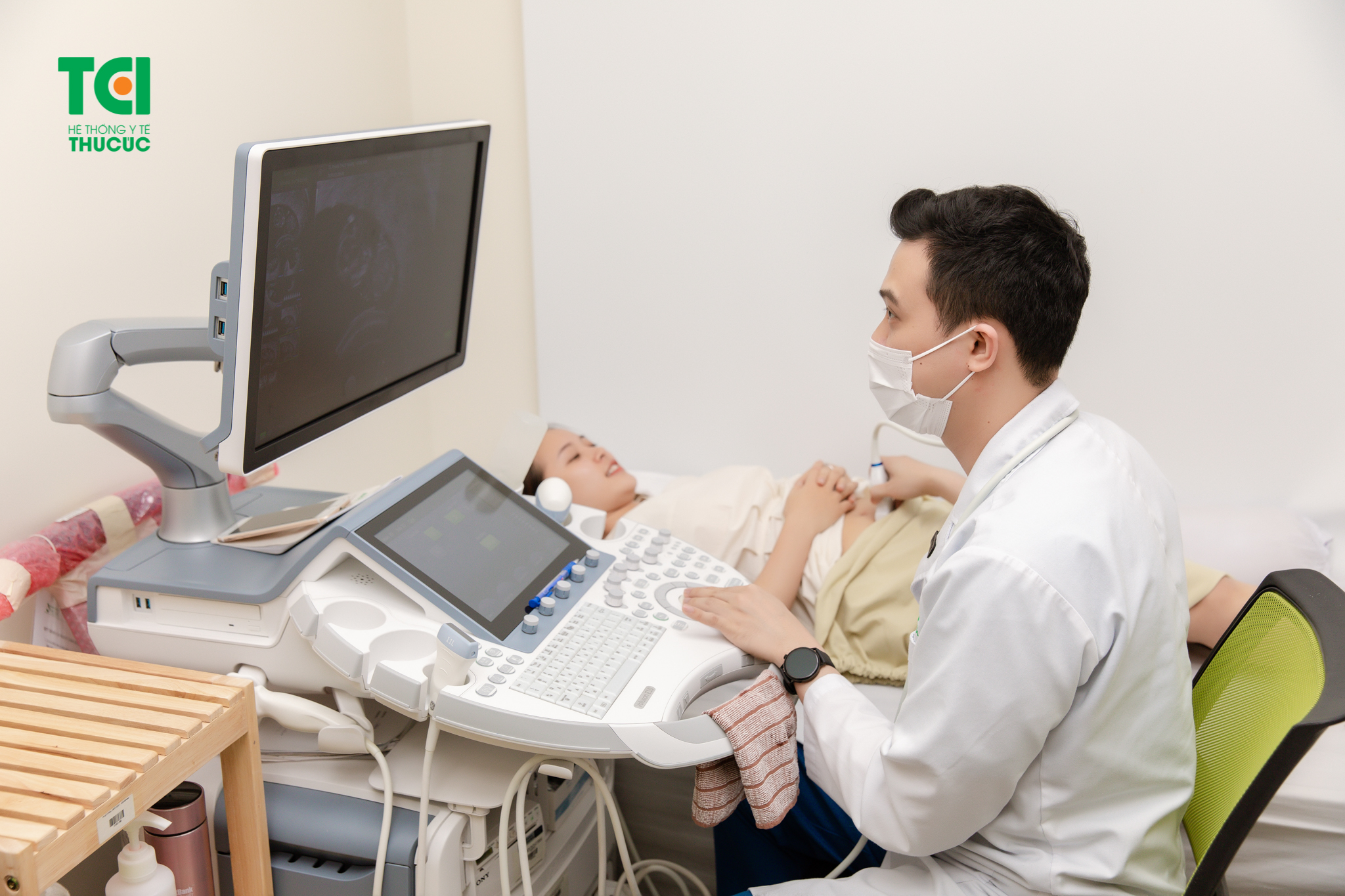 Khám và siêu âm là biện pháp giúp bạn xác định chính xác mình có mang thai hay không