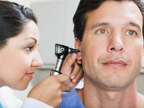 Bạn nên đến cơ sở chuyên khoa để thăm khám và điều trị khi ù tai
