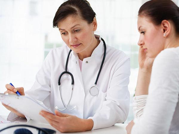Bạn nên đến cơ sở chuyên khoa để thăm khám nếu mồ hôi ra nhiều bất thường