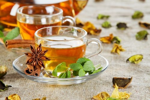  Người bệnh xuất huyết dạ dày nên uống các loại trà thảo mộc hoặc nước ép mật ong, nước nha đam... 