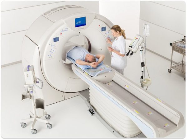 Chụp cắt lớp vi tính lồng ngực vừa có giá trị hướng dẫn, vừa có giá trị đánh giá tình trạng biến chứng có thể gặp sau sinh thiết