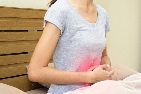 Đau bụng trên rốn có thể là do giun chui ống mật