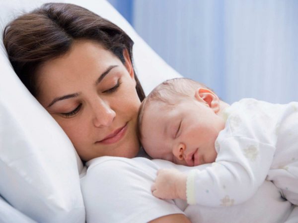 Ung thư không lây từ mẹ sang con nhưng các gen đột biến gây ung thư có thể di truyền sang con cái, làm tăng nguy cơ mắc ung thư ở tuổi trưởng thành