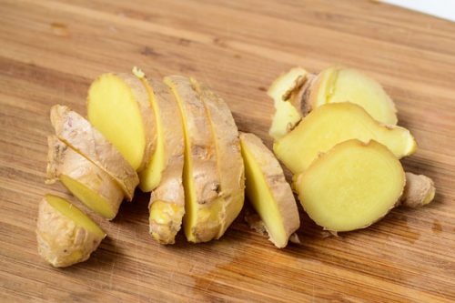 Gừng nướng có tác dụng chữa đầy hơi, chướng bụng hiệu quả.