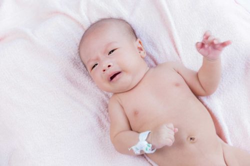 Thoát vị bẹn có thể xuất hiện ngay từ khi trẻ được sinh ra.