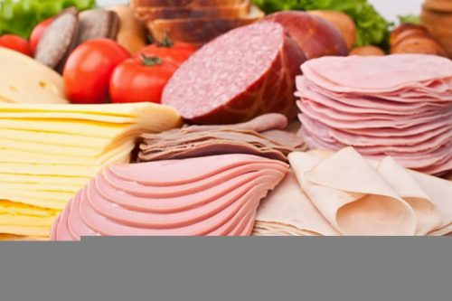 Không nên ăn loại thức ăn, nước uống kích thích niêm mạc dạ dày như các loại xúc xích, dăm bông, các loại thịt dai, có gân, sụn...