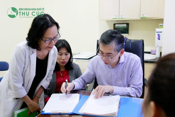 TS. BS Lim Hong Liang tư vấn điều trị ung thư tại Bệnh viện Thu Cúc
