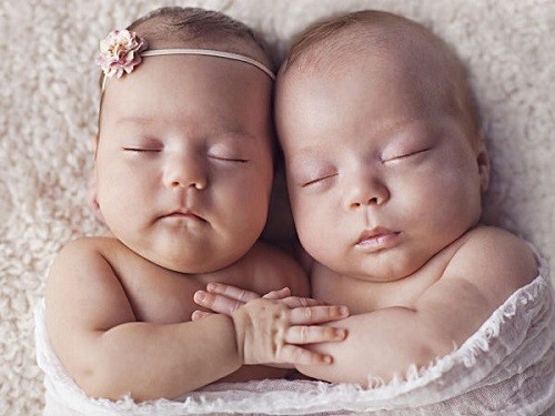Đỡ đẻ từ sinh đôi trở lên , thực hiện thế nào?