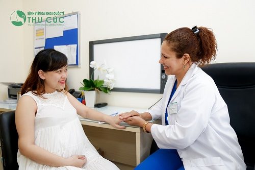 Trong quá trình thăm khám, bác sĩ sẽ tư vấn hoặc chỉ định để mẹ bầu thực hiện những xét nghiệm cần thiết, phù hợp với từng giai đoạn mang thai