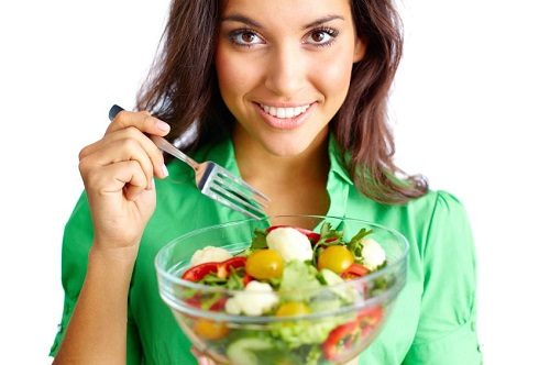 Chế độ ăn sau sinh mổ cần đa dạng với đủ 4 nhóm chất.