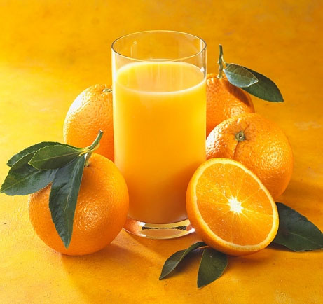 Người bị viêm đại tràng nên uống nhiều nước cam