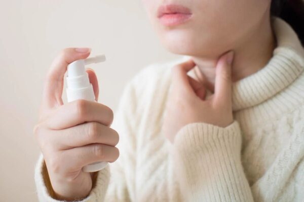 Thường xuyên lạm dụng thuốc xịt họng có thể dẫn tới viêm nhiễm
