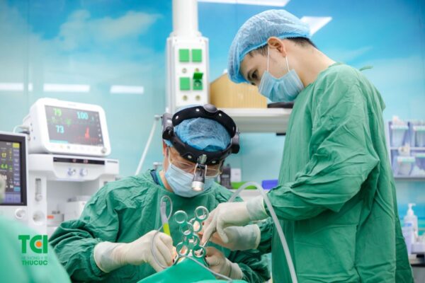 Phẫu thuật loại bỏ triệt để các ổ viêm, điều trị viêm amidan dứt diểm