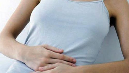 Đau dữ dội vùng thượng vị là một trong những biểu hiện của xuất huyết tiêu hóa.