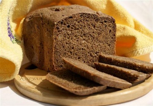Bánh mỳ đen rất tốt cho người bệnh xuất huyết tiêu hóa.