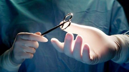 Phẫu thuật là một trong những phương pháp điều trị chính cho bệnh nhân ung thư tuyến giáp