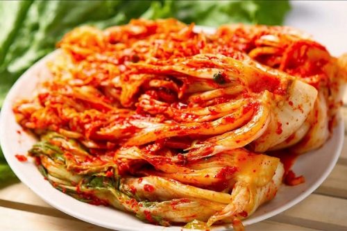 Người bị polyp đại tràng nên hạn chế ăn những thực phẩm có chứa nhiều gia vị như chua cay, có chất bảo quản.