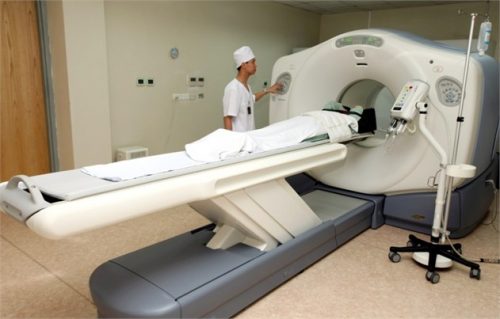 【GIẢI MÃ】Chụp PET/CT là gì? Chụp PET/CT giá bao nhiêu tiền? 2 Dựa vào các hình ảnh thu được sau khi chụp PET/CT, các bác sĩ chẩn đoán sớm, toàn diện các tổn thương bệnh lý, từ đó đưa ra phương pháp điều trị hiệu quả nhất