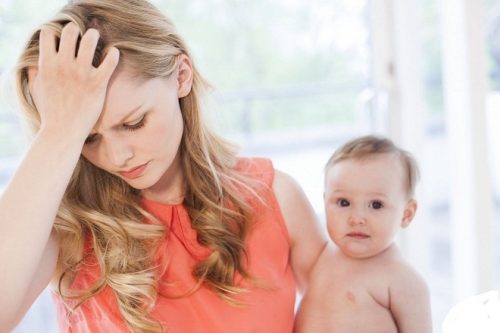 Sau sinh mổ lên xuống cầu thang Vừa mới sinh đi cầu thang dễ gây đau đầu, hoa mắt, chóng mặt