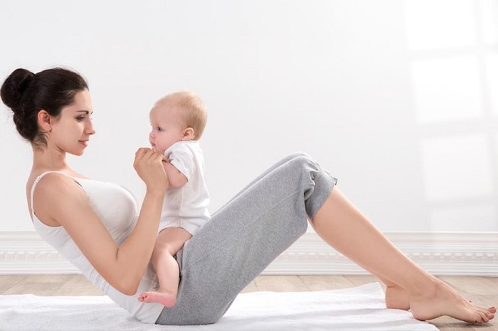 Mẹ nên vận động nhẹ nhàng sau khi sức khỏe đã hồi phục