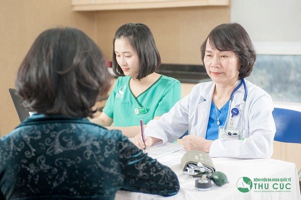 Khám sức khỏe, tầm soát ung thư định kì luôn được các bác sĩ khuyến khích