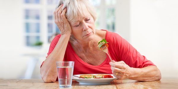 Mệt mỏi, chán ăn là một trong những biểu hiện xơ gan giai đoạn cuối thường gặp